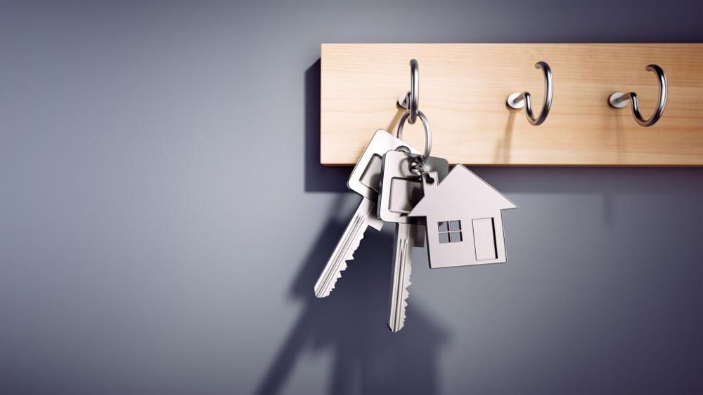 Hanging house keys with keyring