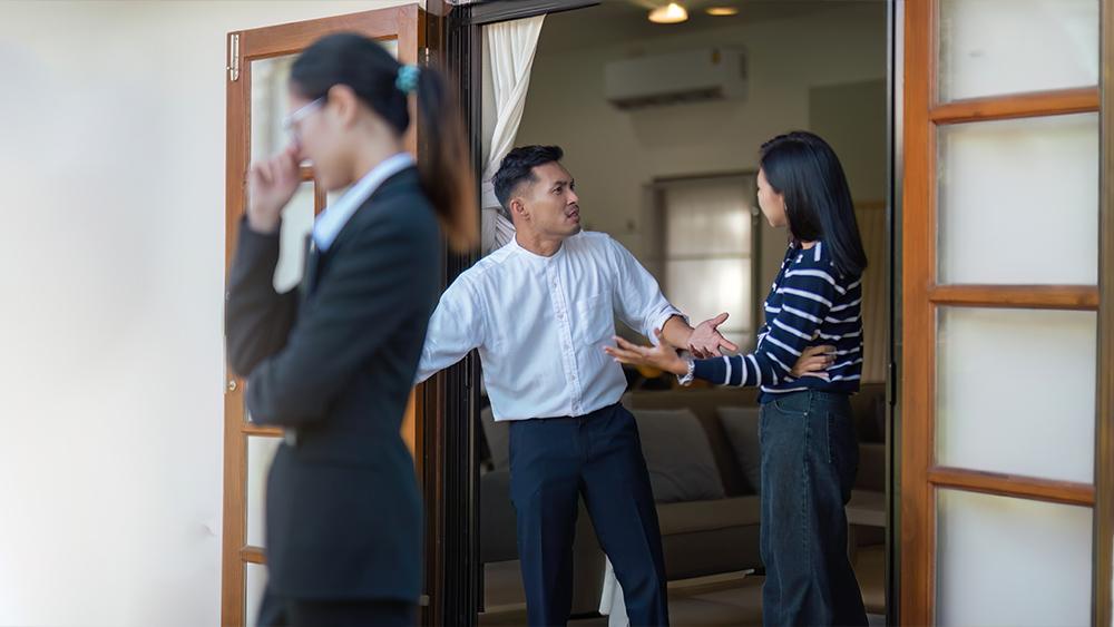 Young couple disagrees with real estate agent